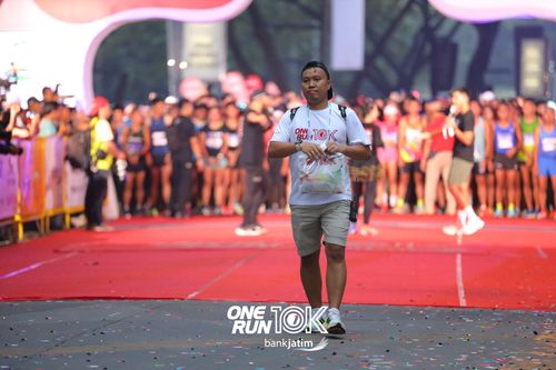 Race photo from ONE RUN 10 K