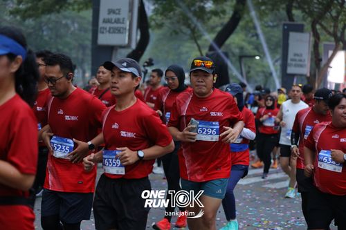 Race photo from ONE RUN 10 K