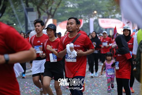 Race photo from ONE RUN 10 K