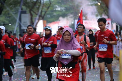 Race photo from ONE RUN 10 K