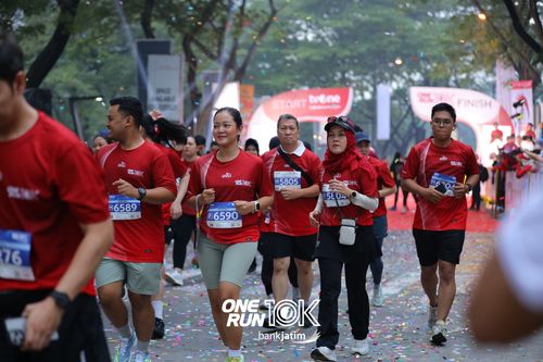 Race photo from ONE RUN 10 K