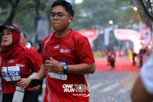 Race photo from ONE RUN 10 K