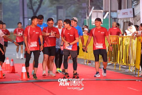 Race photo from ONE RUN 10 K