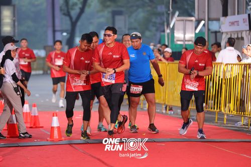 Race photo from ONE RUN 10 K