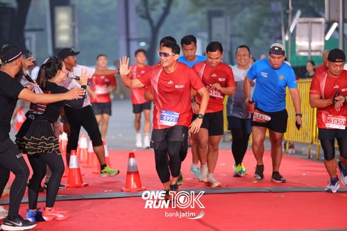 Race photo from ONE RUN 10 K