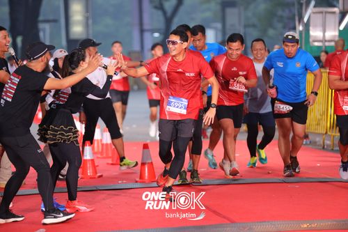 Race photo from ONE RUN 10 K