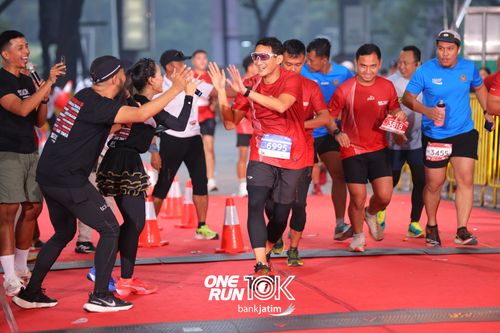 Race photo from ONE RUN 10 K