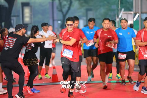 Race photo from ONE RUN 10 K