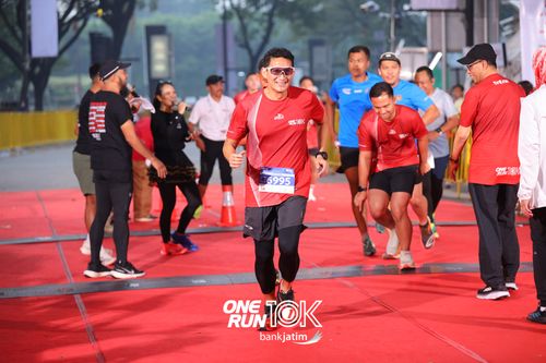 Race photo from ONE RUN 10 K