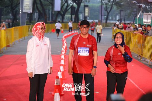 Race photo from ONE RUN 10 K