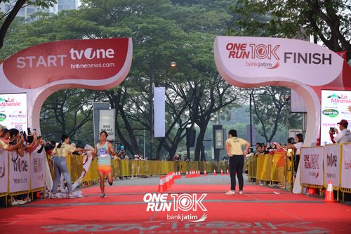 Race photo from ONE RUN 10 K