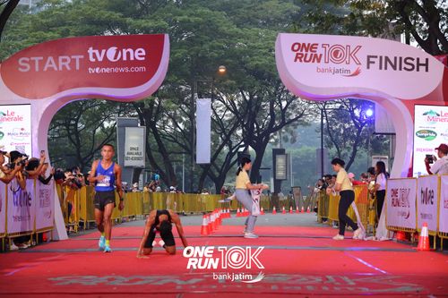 Race photo from ONE RUN 10 K