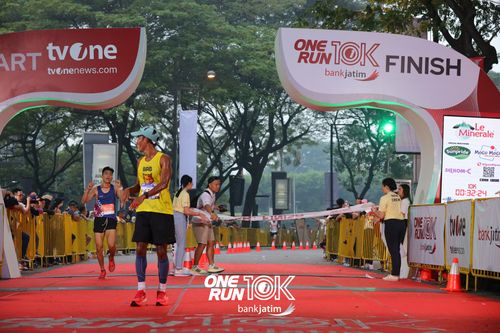 Race photo from ONE RUN 10 K