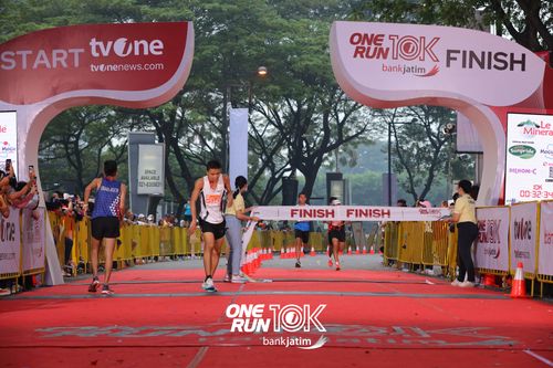 Race photo from ONE RUN 10 K