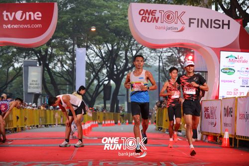Race photo from ONE RUN 10 K