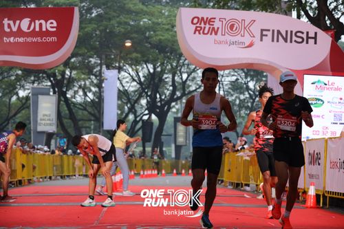 Race photo from ONE RUN 10 K
