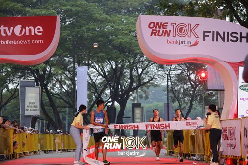 Race photo from ONE RUN 10 K