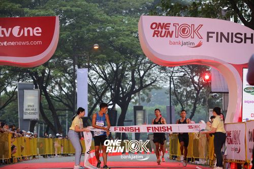 Race photo from ONE RUN 10 K