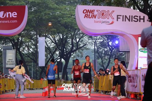 Race photo from ONE RUN 10 K