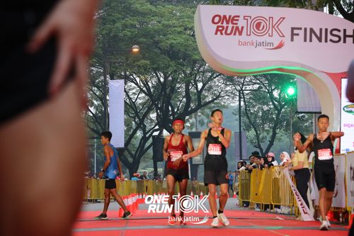 Race photo from ONE RUN 10 K