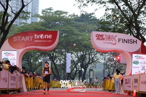 Race photo from ONE RUN 10 K