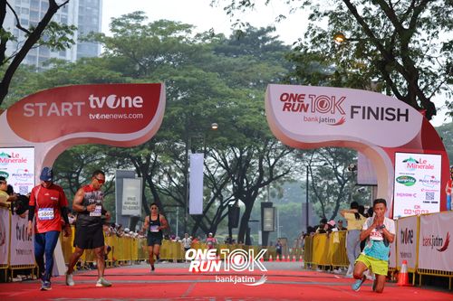 Race photo from ONE RUN 10 K