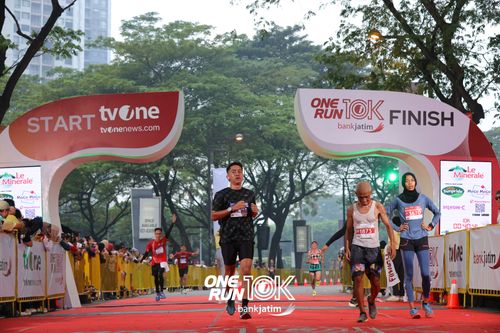 Race photo from ONE RUN 10 K