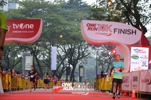 Race photo from ONE RUN 10 K