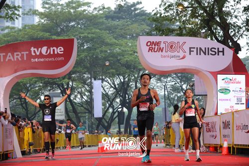 Race photo from ONE RUN 10 K