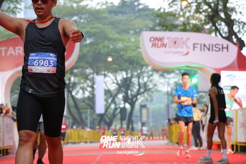 Race photo from ONE RUN 10 K