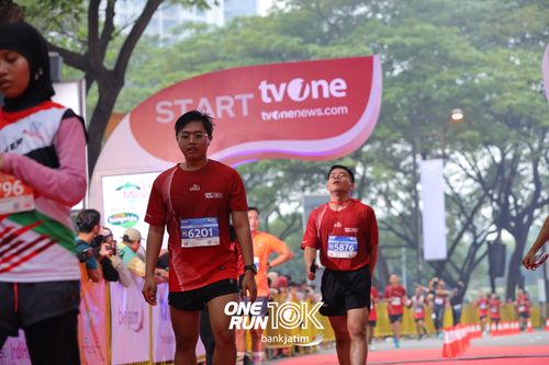 Race photo from ONE RUN 10 K