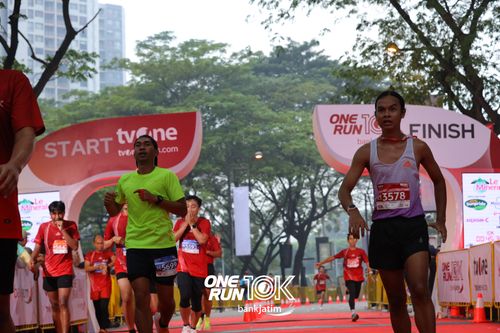 Race photo from ONE RUN 10 K