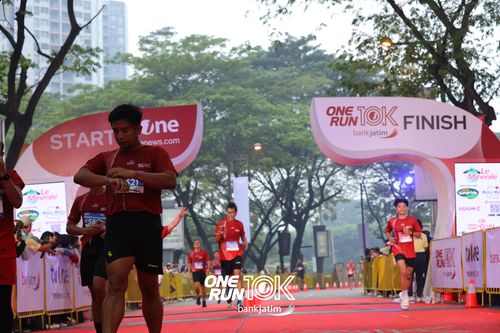 Race photo from ONE RUN 10 K