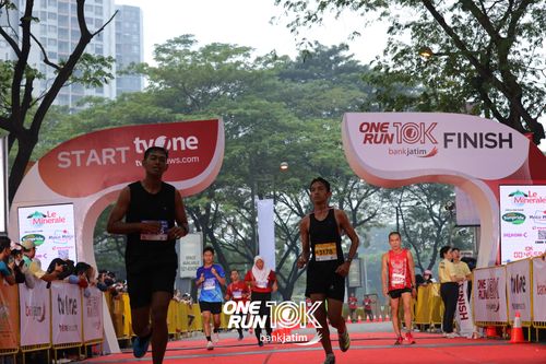 Race photo from ONE RUN 10 K