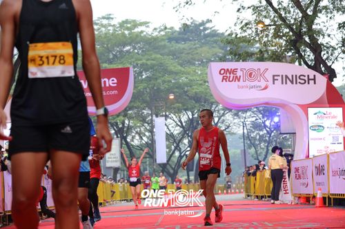 Race photo from ONE RUN 10 K