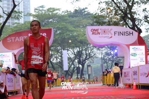 Race photo from ONE RUN 10 K
