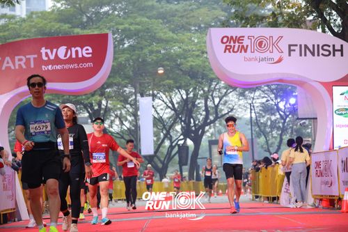 Race photo from ONE RUN 10 K