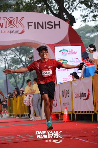 Race photo from ONE RUN 10 K