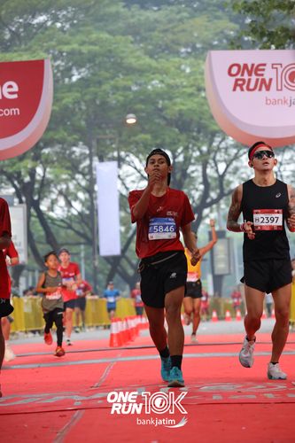 Race photo from ONE RUN 10 K