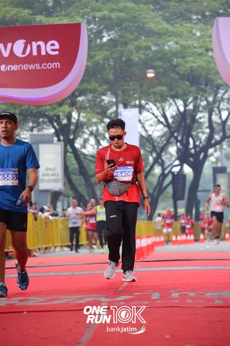 Race photo from ONE RUN 10 K