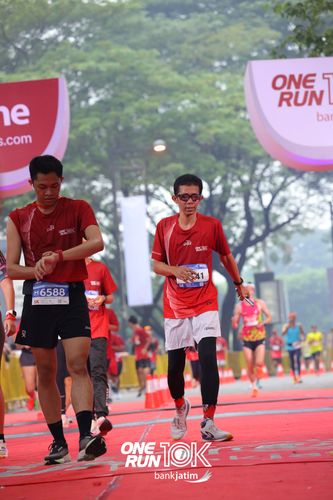 Race photo from ONE RUN 10 K