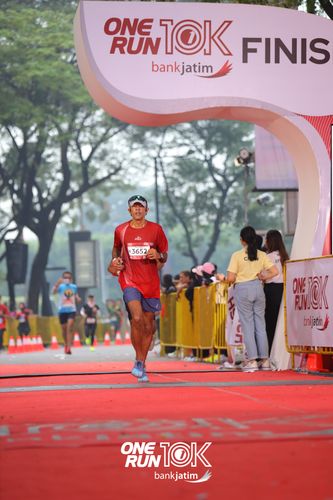 Race photo from ONE RUN 10 K
