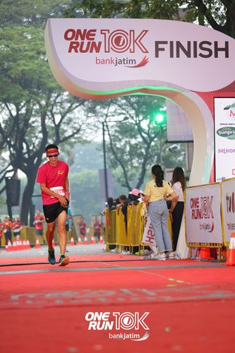 Race photo from ONE RUN 10 K
