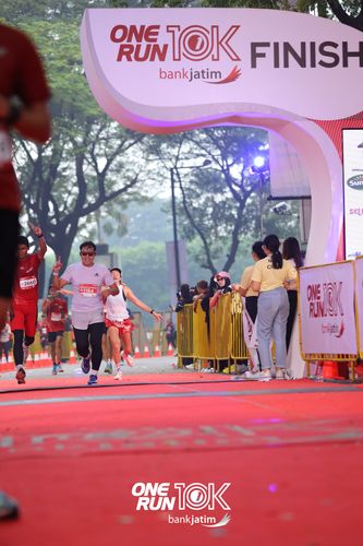 Race photo from ONE RUN 10 K