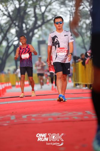 Race photo from ONE RUN 10 K