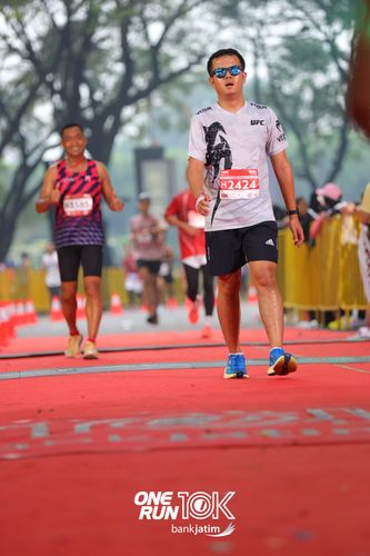 Race photo from ONE RUN 10 K