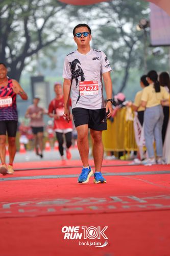 Race photo from ONE RUN 10 K