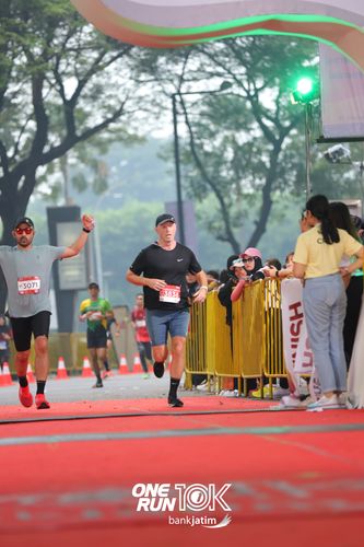 Race photo from ONE RUN 10 K