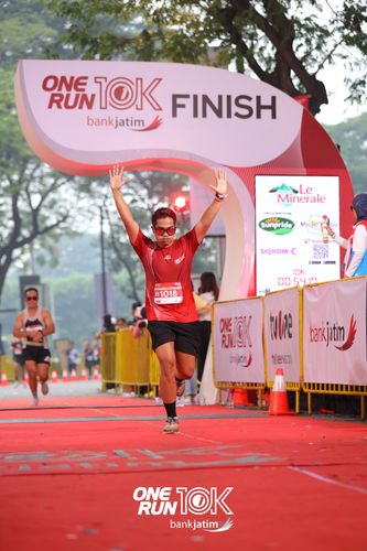 Race photo from ONE RUN 10 K