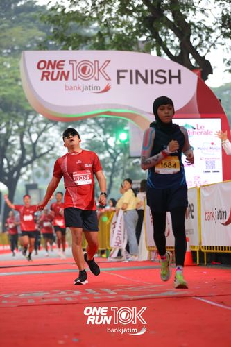 Race photo from ONE RUN 10 K